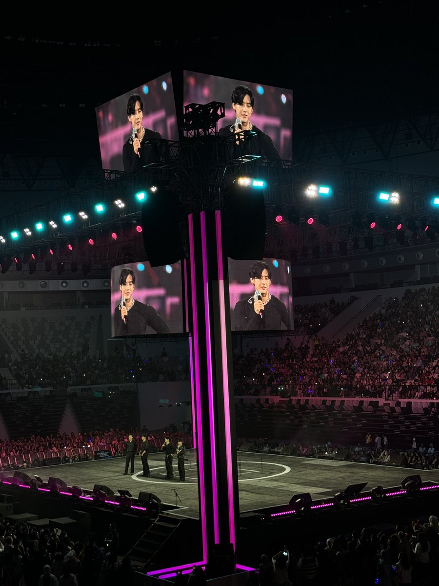 Claire Lune tweet media