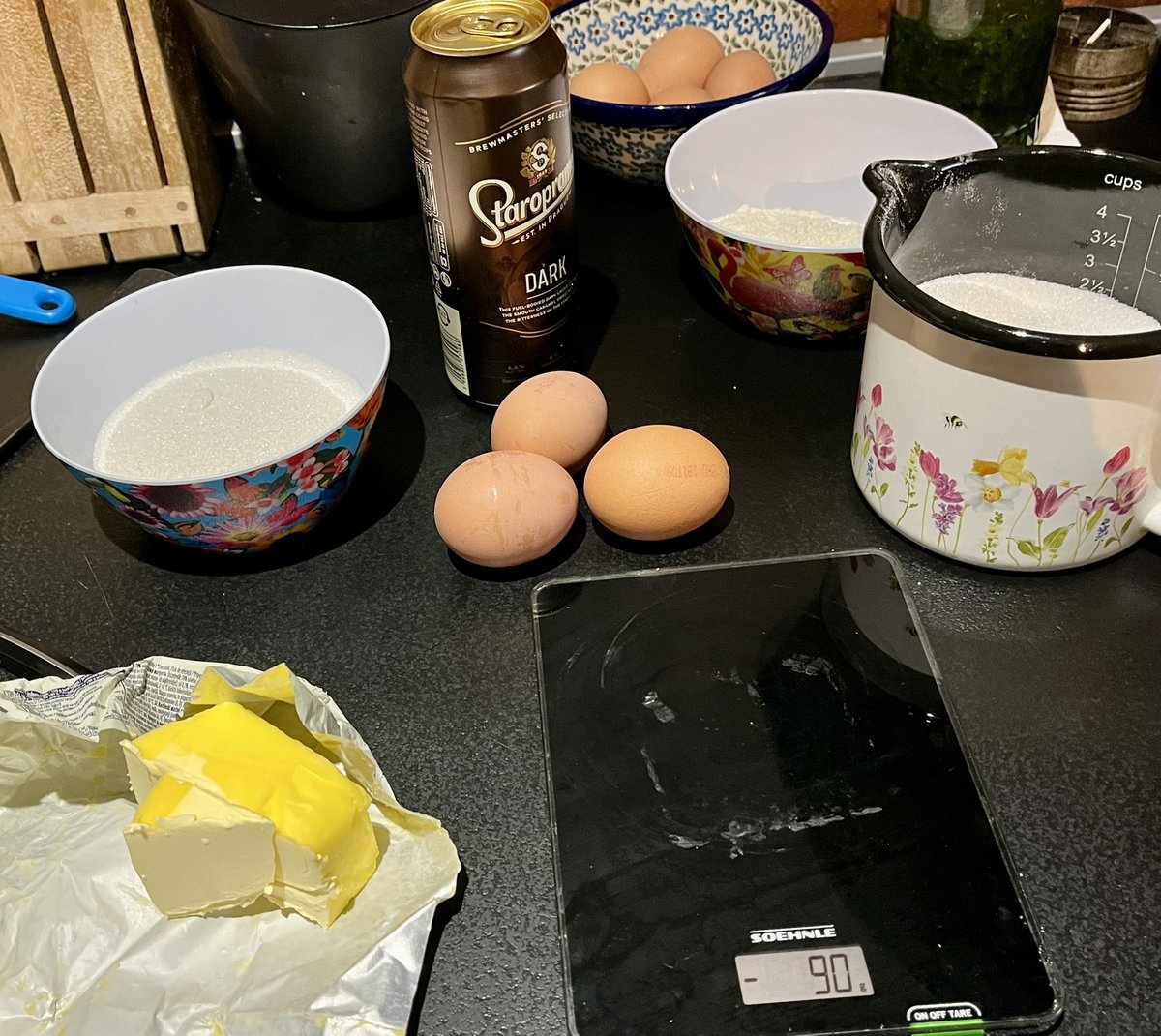 IngridKeestra's tweet photo. Een bier-cake aan het maken, benieuwd hoe dat smaakt..!
(Recept via Jean de Haan) 🧑🍳 https://t.co/LQb7voO45R