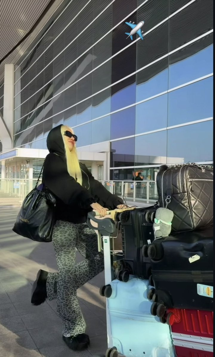 Professor G-Dragon is the manual tweet media