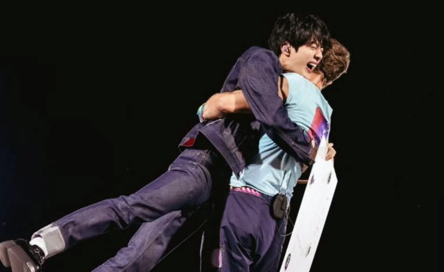 About Music tweet media