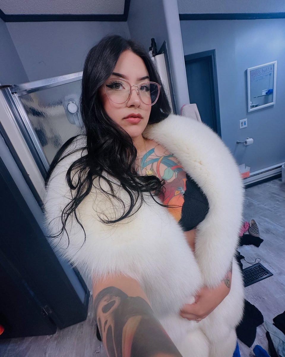 ThickFurLover2's tweet photo. https://t.co/vORr978geS
#furfetish #furcoat #fur #ink #inkedhottie #tattoo #tattooedhottie #tattedup https://t.co/z6M8HRaA1n