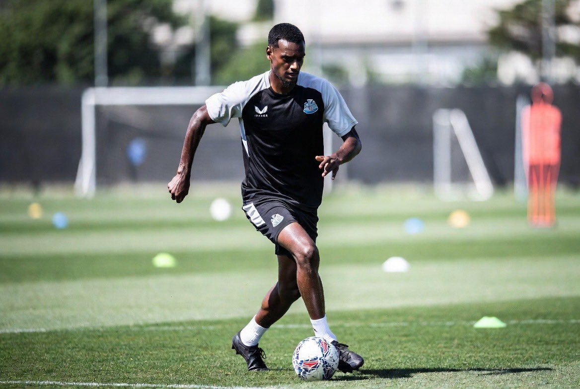 b4benzema's tweet image. ISAK BACK IN TRAINING 🔥 Arne Slot confirms our Swedish superstar returns with the group today ahead of the huge FA Cup clash at the Etihad this weekend. The timing couldn’t be better. YNWA ❤️ #LFC #Isak #Liverpool