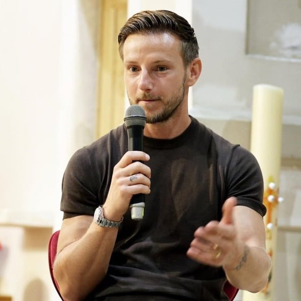 (fan) REAL MADRID FANS 🤍 tweet media