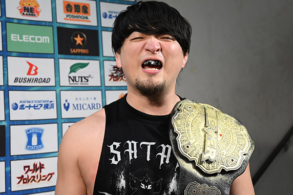 njpw1972's tweet photo. 成田「オイ、ダセーダセーな、毘沙門チンよ、明後日、テメーらのベルトはな、俺ら3人のものになんだよ。分かったか？　テメーらのベルトをしっかり持ってよ、テメーらはもう永遠に起きることもなく、永遠に寝てろ、バカ野郎。毘沙門チン、ざまあみろや」

https://t.co/FUKIKlLMD0

#njSG https://t.co/DgBe5spH9l