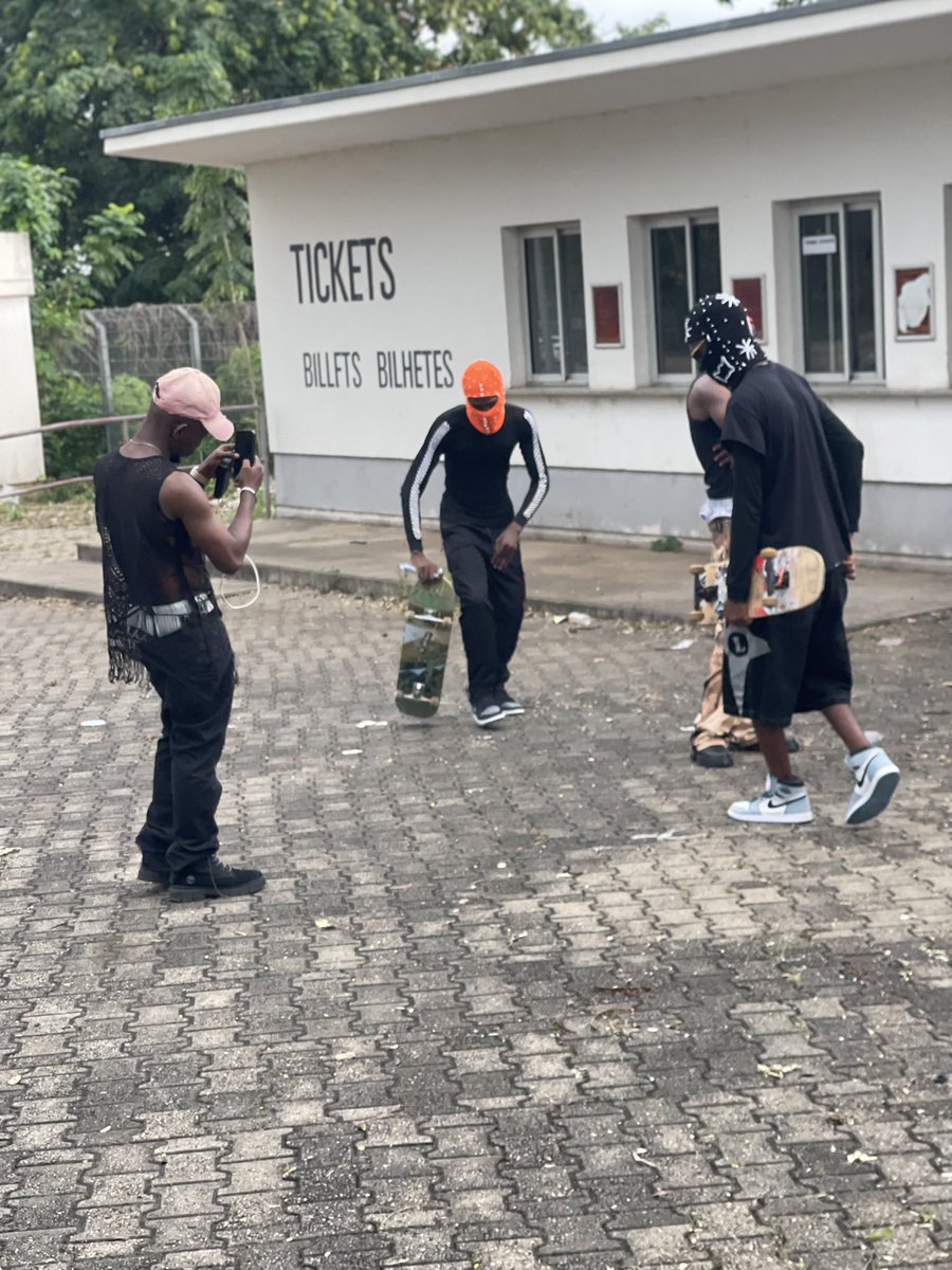 _THE HOMELANDER) tweet media