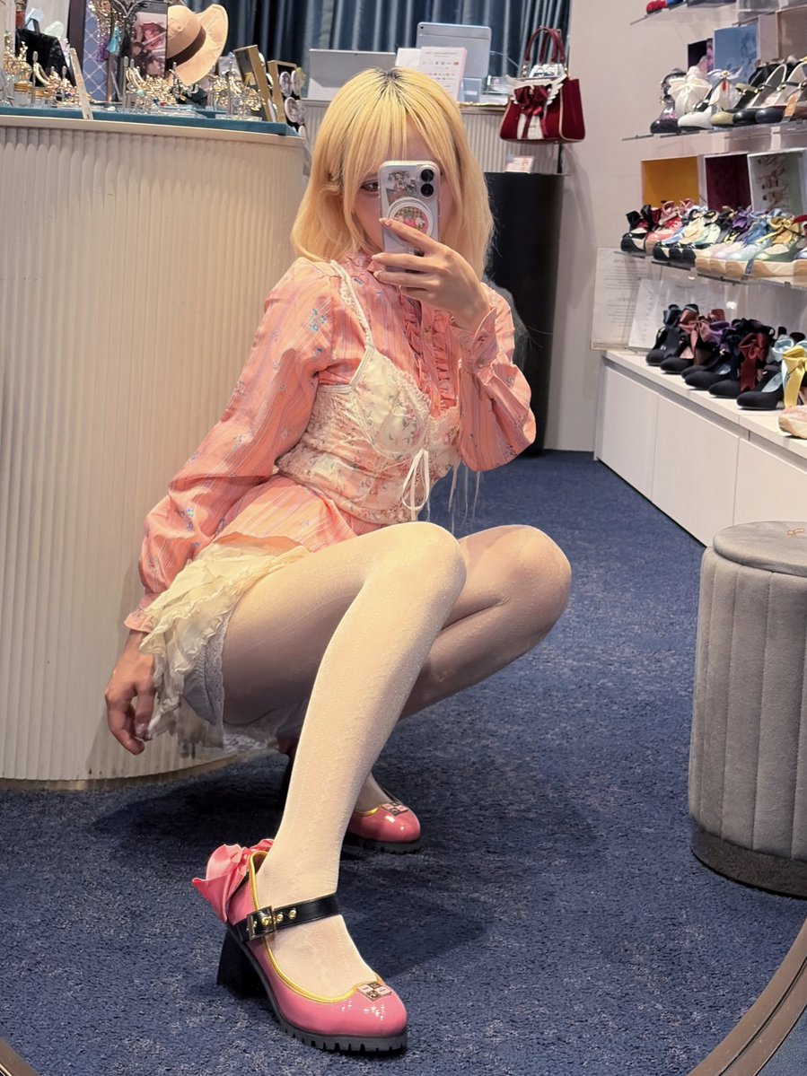 しおん tweet media