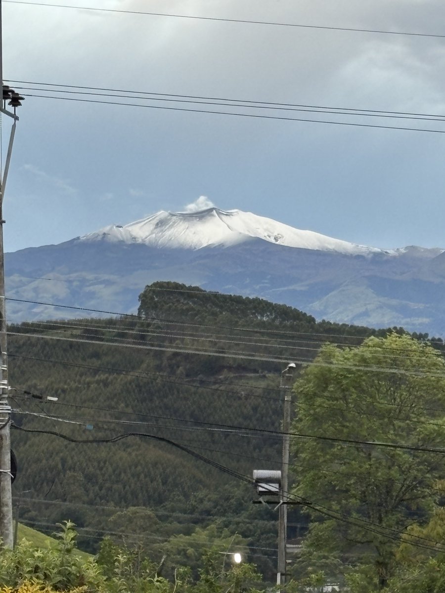 William030663's tweet photo. Volcán Purace hoy 2 de abril https://t.co/xQFu1RzuUQ