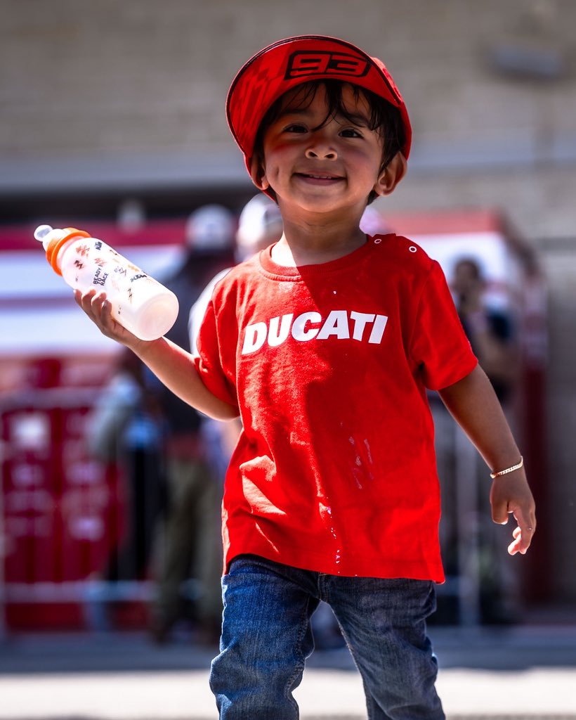 ducaticorse's tweet image. Future star in the making 🇺🇸❤️at #USGP
Once a Ducatista, always a #Ducatista ✨ 

#ForzaDucati #DucatiLenovoTeam