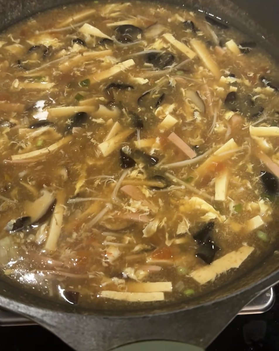6624_fan's tweet photo. 怎么大家自己做一顿就得好几百 我这一锅鸡胸肉成本不过9块，一锅胡辣汤成本3-4块钱🫣🫣🫣🫣 https://t.co/r3eOyBKDGt