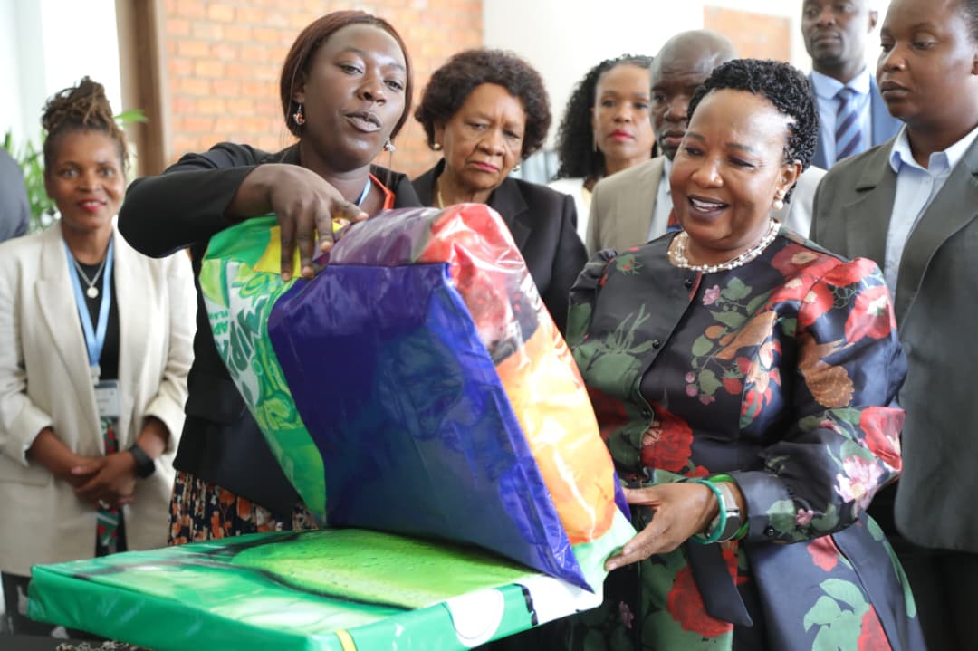 angelofhope_zim's tweet image. Environment Patron First Lady Dr Auxillia Mnangagwa takes a closer look at recycled waste products during the International Solid Waste Association conference in Harare.
#angelofhope #environment #firstlady #Mnangagwa
