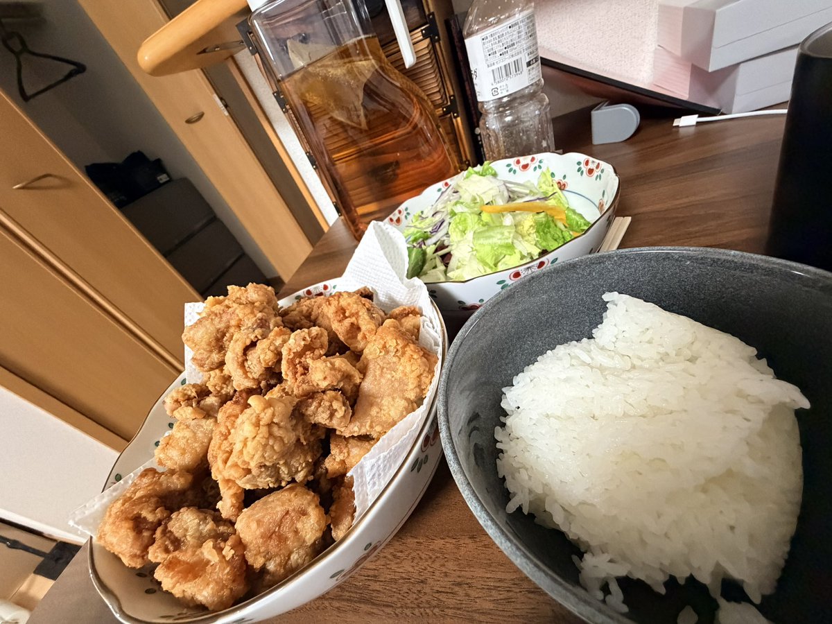 コマさん tweet media