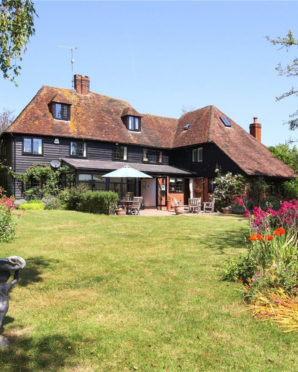 JacksonStops's tweet image. From #countryhouses, city pads, #equestrianhomes and #newhomes to #periodproperties, #coastalretreats and #listedhouses for sale - discover our new instructions from across the #JacksonStops national network of branches:

jackson-stops.co.uk/properties/sal…