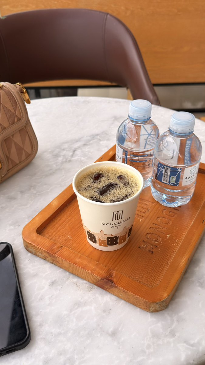 قهوه الخميس 
بس بهواجس واجدة 😩