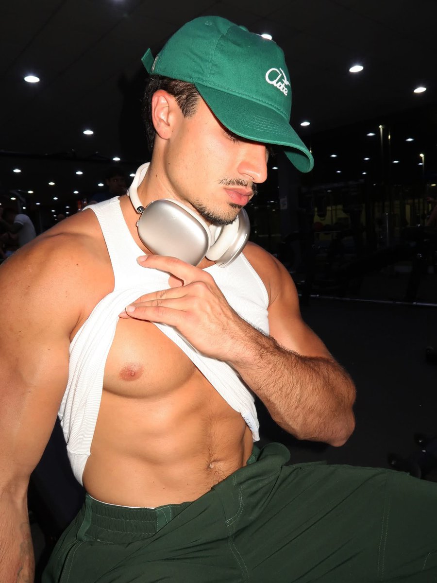 𝐂𝐇𝐑𝐈𝐒. tweet media