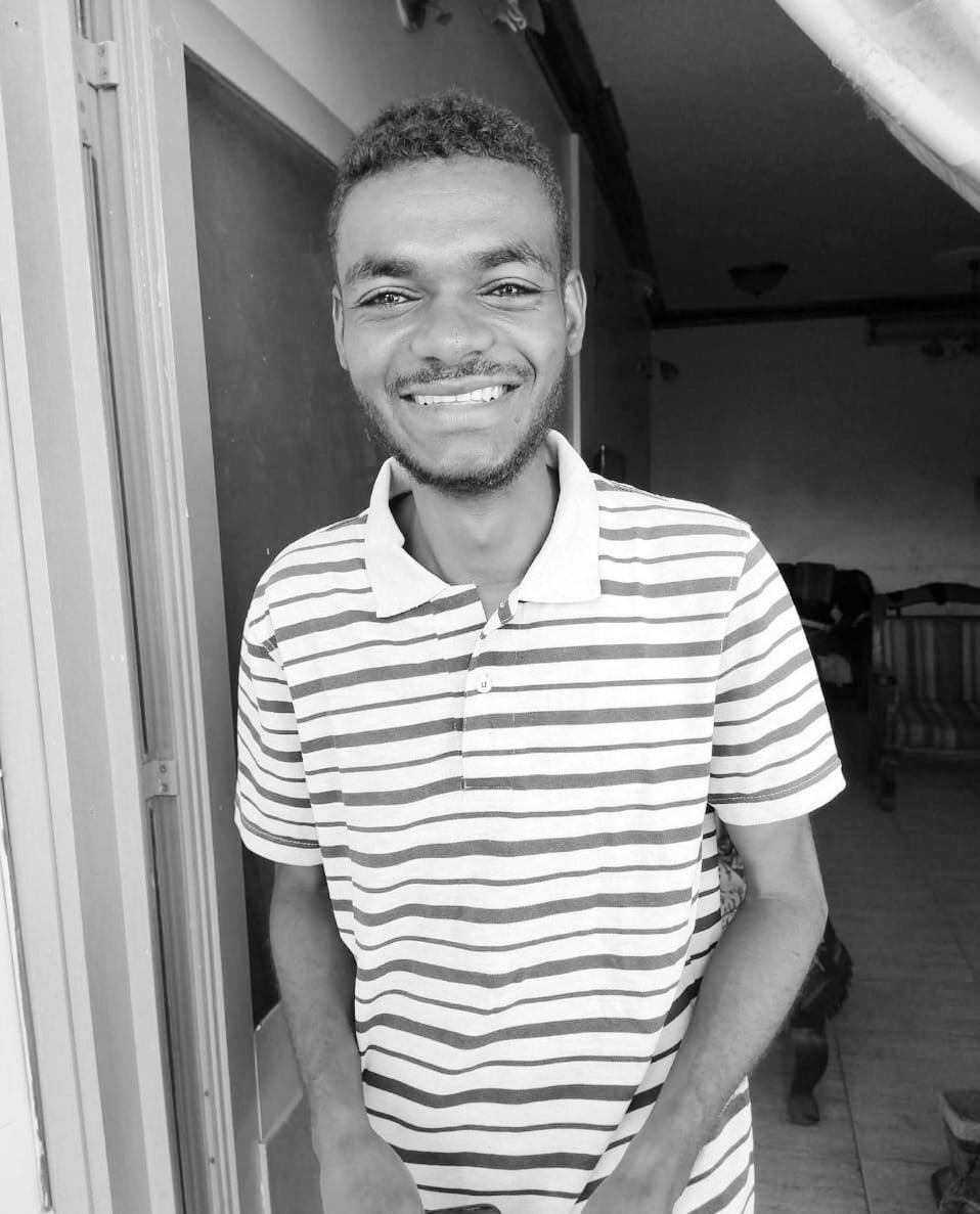 مليشيا الدعم السريع تغتال الطبيب حامد سليمان والطبيبة إلهام حامد بعد استهداف مستشفى الجبلين بولاية النيل الأبيض بطائرة مُسيّرة، ما أسفر أيضًا عن إصابة عدد من الأشخاص، وذلك بالتزامن مع حملة تحصين للأطفال داخل المستشفى.