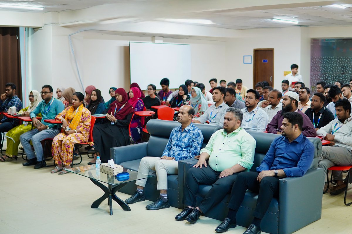 daffodilpoly's tweet image. 👏শিক্ষার্থীদের আধুনিক 3D ভিজুয়ালাইজেশনের মাধ্যমে পাঠদান নিশ্চিত করলো ড্যাফোডিল পলিটেকনিক!
এরই প্রেক্ষিতে ড্যাফোডিল পলিটেকনিকে অনুষ্ঠিত হলো 3D Learning Module inauguration program.
#Daffodilpolytechnic #DiplomaEngineering #3Dclass