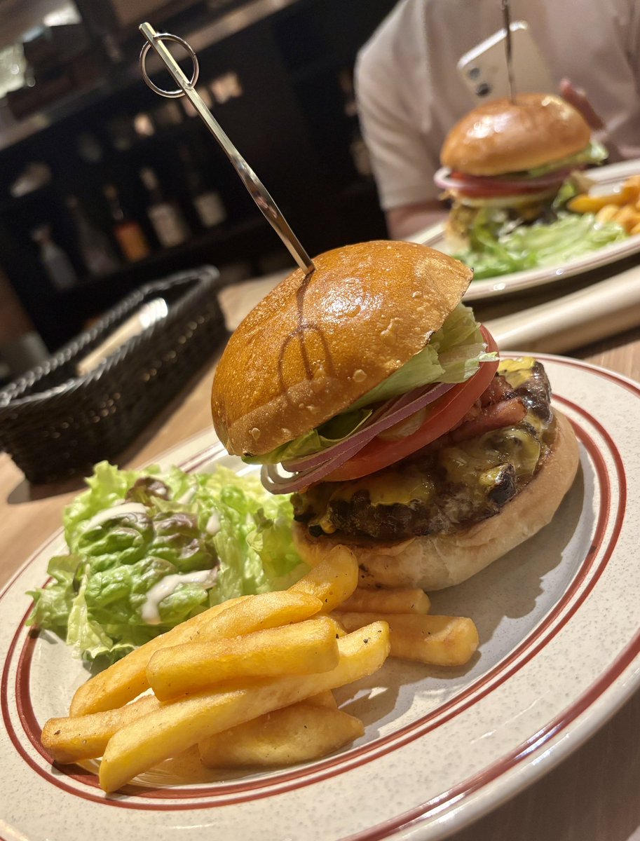 平日夜のギルティ🍔