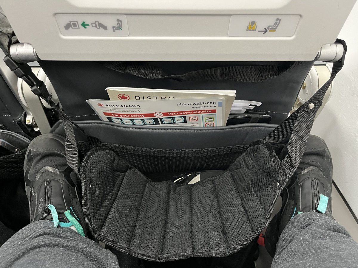 ThePeoplesDwarf's tweet image. Okay this is a game/flight changer!
Bought these on a recommendation from another dwarf/little person and testing it now. It’s great! No more dangling feet during a flight. Fully adjustable too. Feet hammock for the win!

#hammocklife #flight #flycomfortable #sitbackandrelax