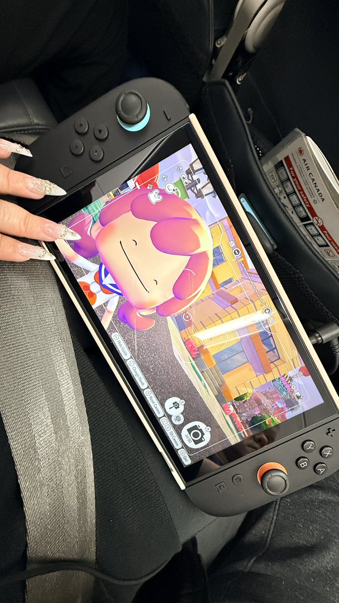 LoveRisaMei's tweet photo. Set for my flight 😌✨
See you soon Ottawa!!! ✈️
#flightselfie https://t.co/GADyb4eMwJ