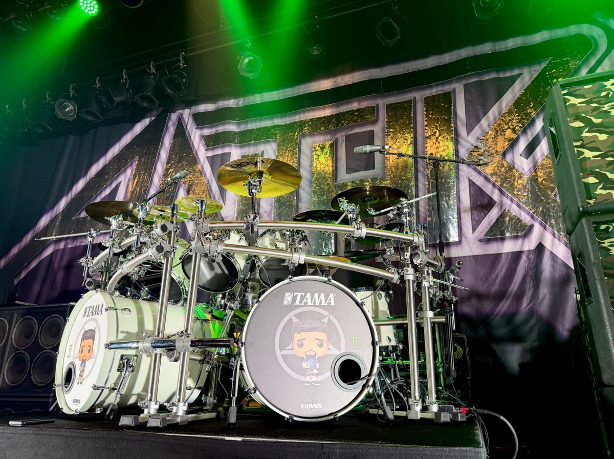 TAMAofficial's tweet photo. Catching the legendary Charlie Benante tonight! 🥁

That custom Matte White finish is gorgeous. Love the specific choice of STAR Maple toms and a STAR Bubinga kick—talk about a powerhouse combo! 
Of course, the CB1465 signature snare is the heart of it all. https://t.co/s3K1AYPZcx