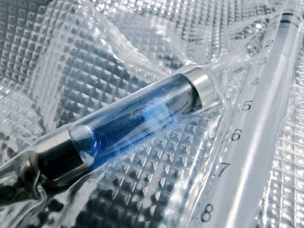 見えるかい？🌌

これが大阪万博で展示されていたコスモを感じる人工宇宙人DNAだよ🧬👽️

しかも💉でヒューメイリアン化しろ！って感じで封入されててマジヤバくなーい？💉🤣H+

#LOMBABY #宇宙人 #人工生命 #EXPO2025