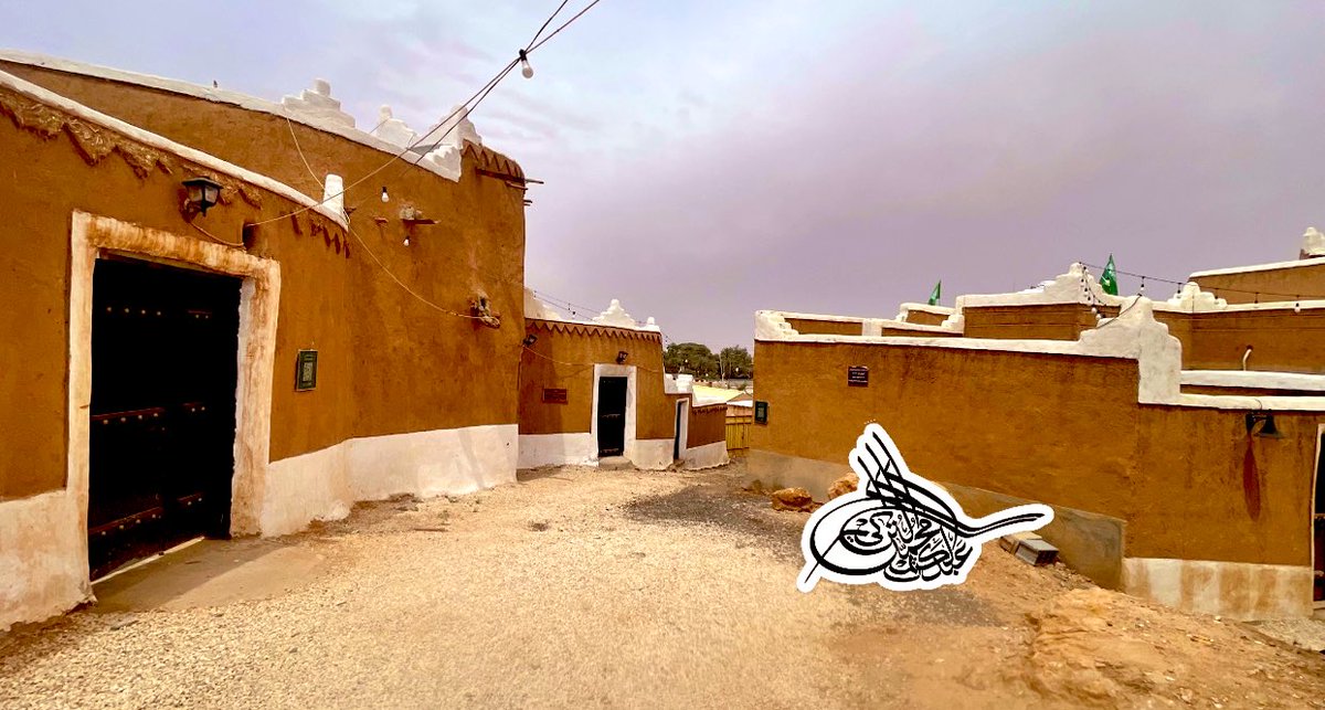 toa5968's tweet photo. بإذن الله سأشارككم خلال الأيام ��لقادمة مجموعة من الصور القديمة التي تم التقاطها قبل أكثر من 40 سنة 
ل #حرمةالتاريخية 
صور تحمل بين تفاصيلها حكايات الزمن الجميل، وذكريات لا تُنسى  . 
بيت البرادي والنخيلان 
في الصعيداء  
 قبل  والان ولله الحمد 🌹 https://t.co/mRpYqs1vsb