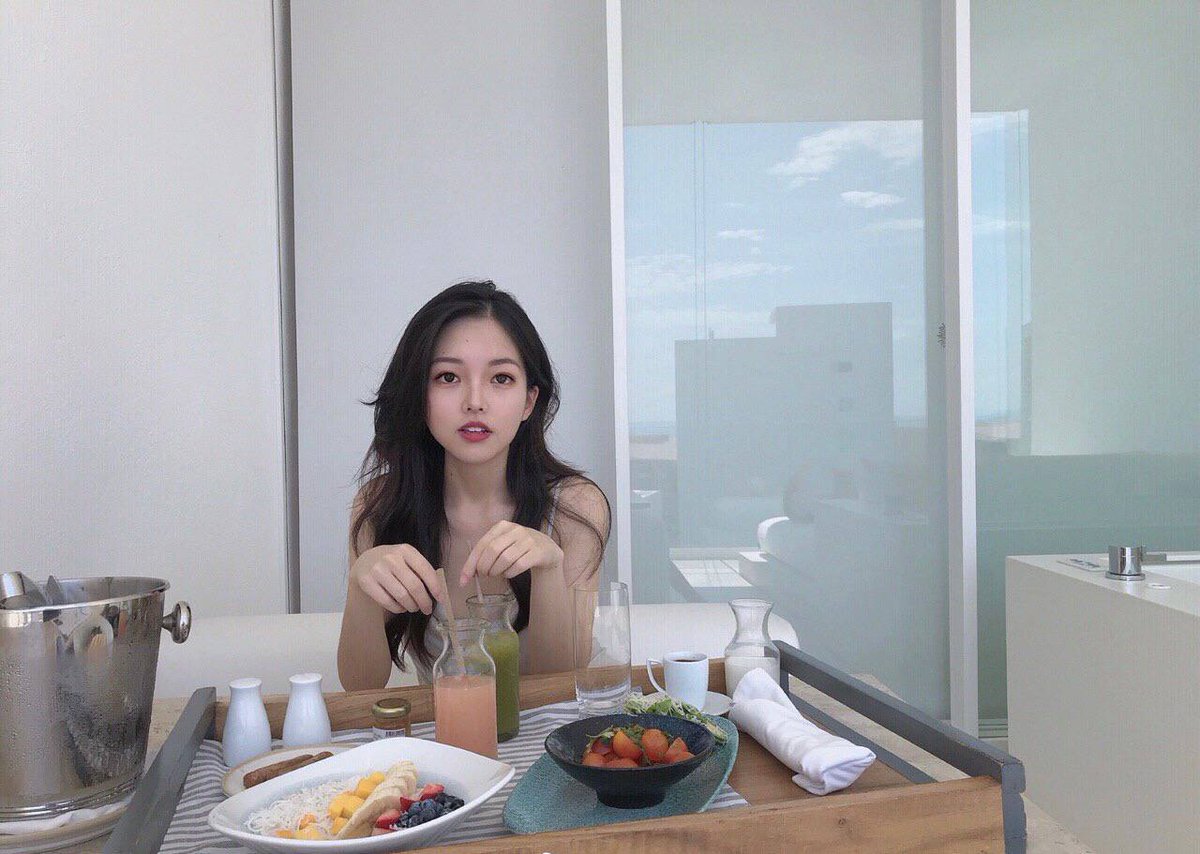 她的前任 tweet media