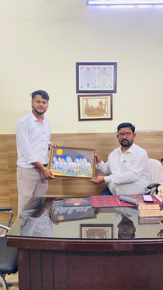DNPGCollegeGKP's tweet photo. राजनीति विज्ञान विभाग में एम.ए. प्रथम सेमेस्टर के विद्यार्थियों ने द्वितीय वर्ष के सीनियर छात्रों के लिए एक यादगार विदाई समारोह का भव्य आयोजन किया। जिसमें मुख्य अतिथि के रूप महाविद्यालय के प्राचार्य प्रो. ओम प्रकाश सिंह रहें। https://t.co/8SaLSdryIg