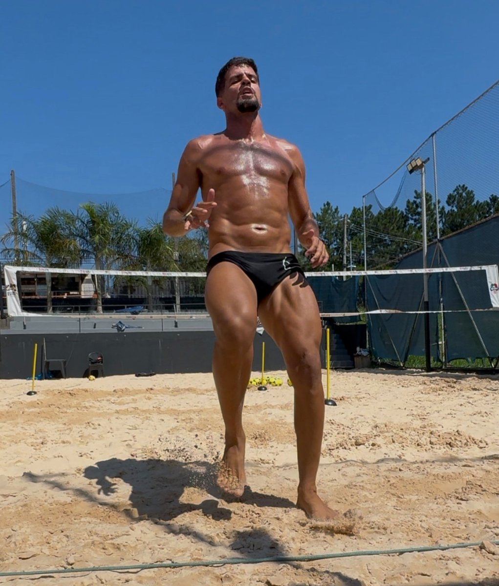 futevolei faz muito bem pra saúde né... 🥵