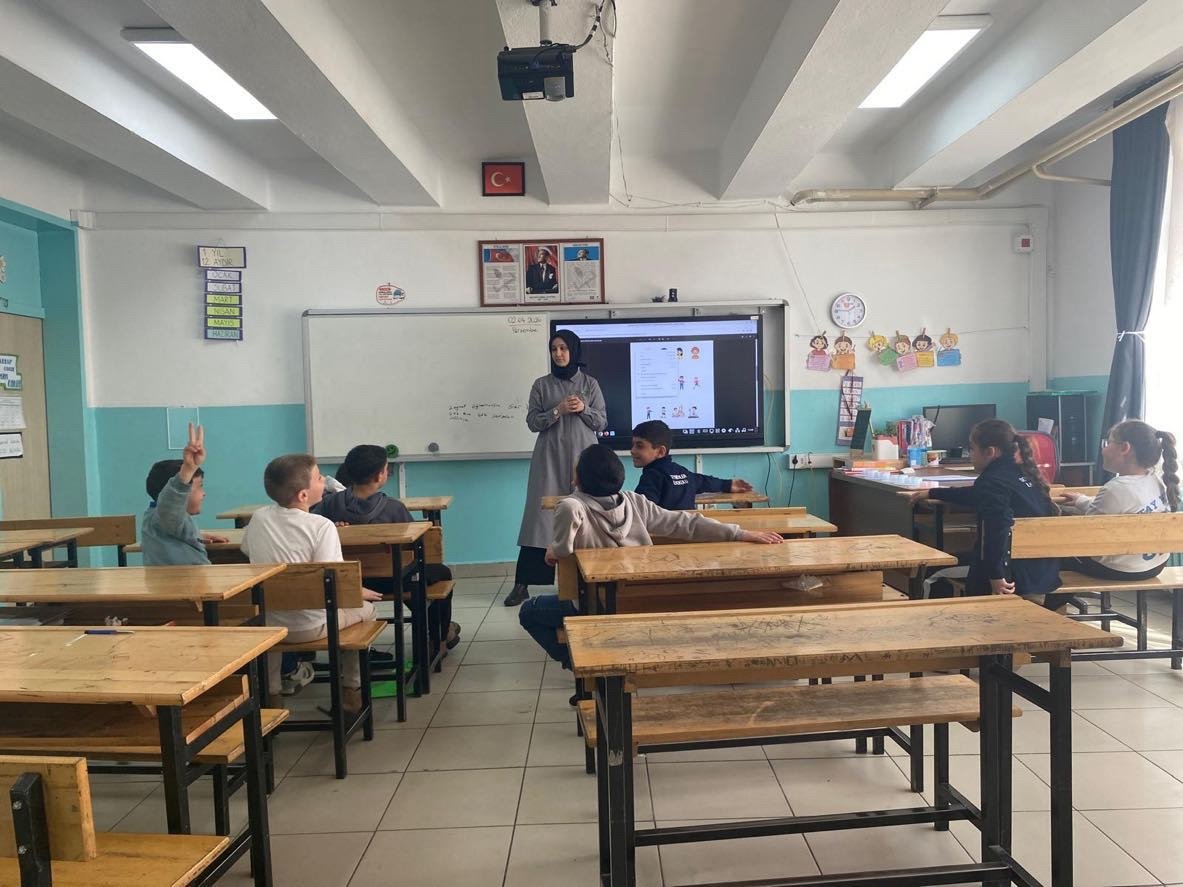 RAMAltindag's tweet photo. Seymenler İlkokulu öğrencilerine İlçe Psikososyal Koruma Önleme ve Krize Müdahale Hiz. ekibi uzmanlarınca Okul Temelli Psikososyal Destek çalışmaları gerçekleştirildi.
@tcmeb
@MebOrgm
@Murat4Kucukali
@HasanYILDIRIM61 
@MERDADE21165481 https://t.co/530wxcilaH