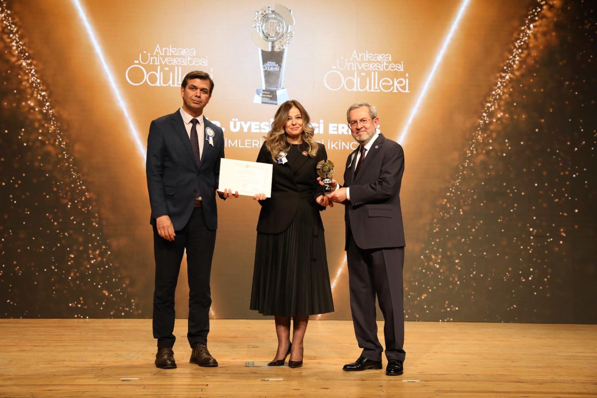 ankusem's tweet photo. Ankara Üniversitesi Ödülleri kapsamında, bilimsel performans alanında ödül almaya layık görülen Müdür Yardımcımız Dr. Öğr. Üyesi Sevgi ERNAS’ı tebrik eder, başarılarının devamını dileriz. @AnkaraUni https://t.co/CbrhHUlrze