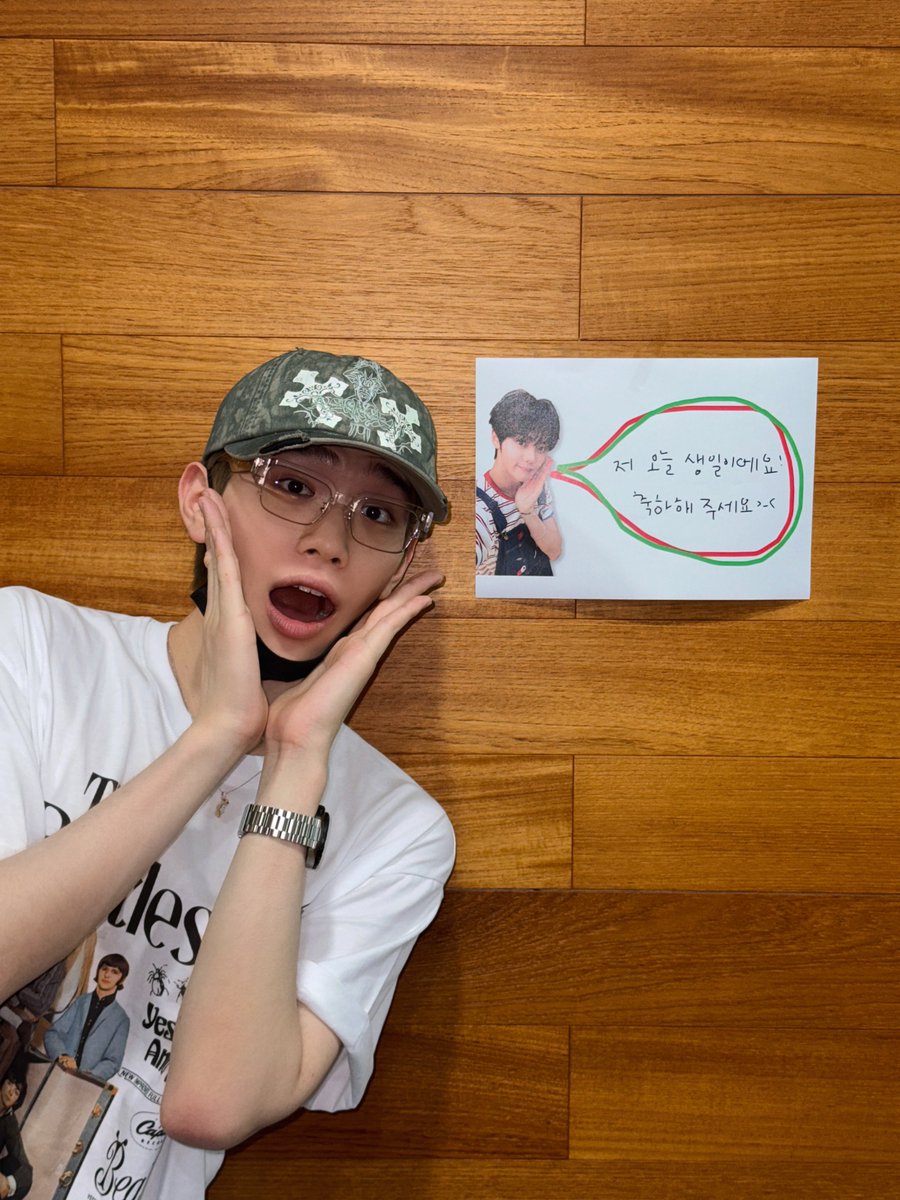 myeon_rae's tweet photo. gyuvin's manager                            gunwook's manager https://t.co/43pzqIx3Ky