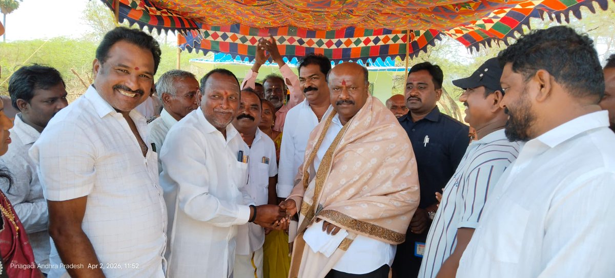 PRameshbabuMLA's tweet photo. ఈ రోజు అనగా 2.04.2026 తేదీన పెందుర్తి నియోజకవర్గం పెందుర్తి మండలం పినగాడి గ్రామ దేవత శ్రీశ్రీశ్రీ ముత్యమాంబ అమ్మవారి పండుగ మహోత్సవ కార్యక్రమంలో పాల్గొని అమ్మవారిని దర్శించుకుని అమ్మవారి తీర్థప్రసాదాలు స్వీకరించడం జరిగింది. @JSPShatagniTeam @JanaSenaParty #pendurthi #pinagadi https://t.co/CFZaUOjL5M