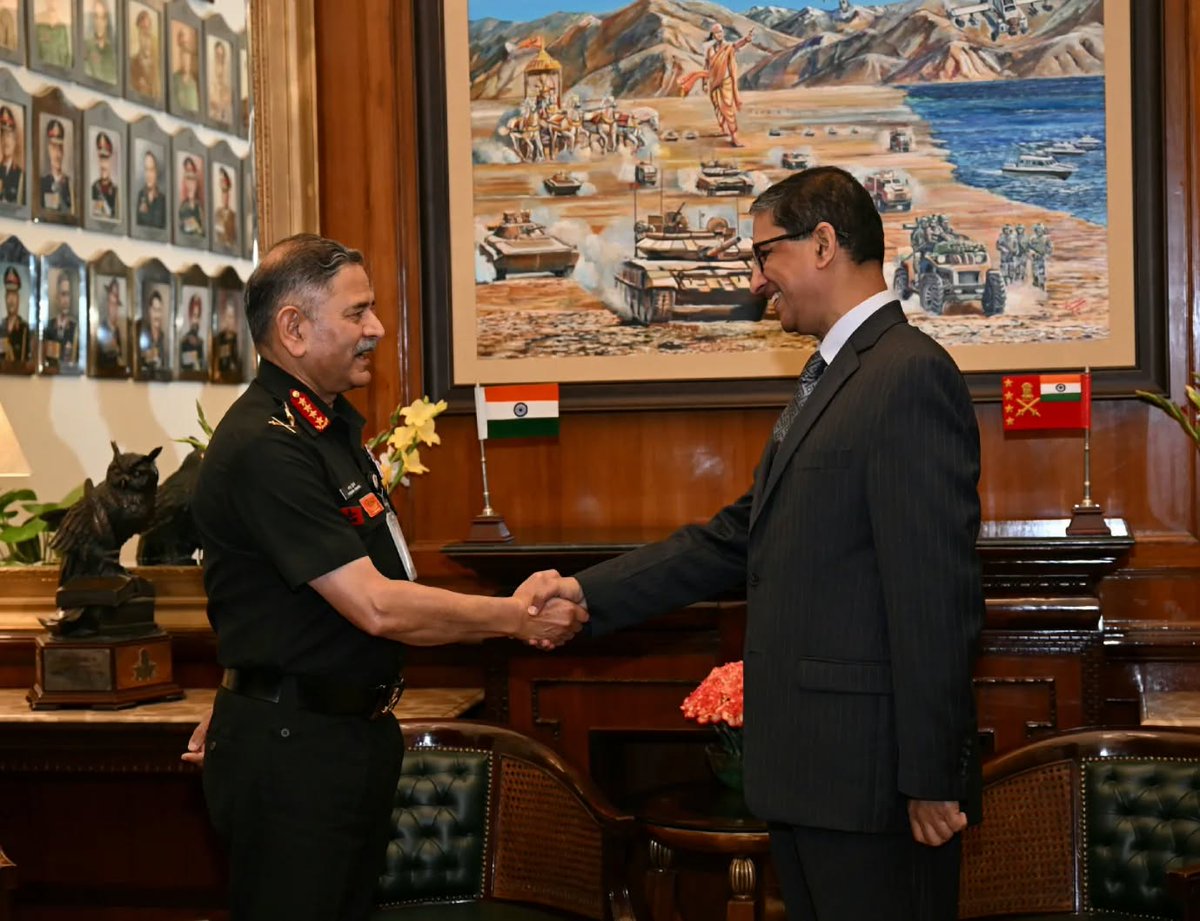 TanviGhosh8345's tweet image. Strengthening trust through engagement.
H.E. Mr M Hamidullah met #GeneralUpendraDwivedi to explore deeper defence ties and cooperation.
#COAS #SecurityCooperation #Peace #IndiaArmy 
#SupremeCourt