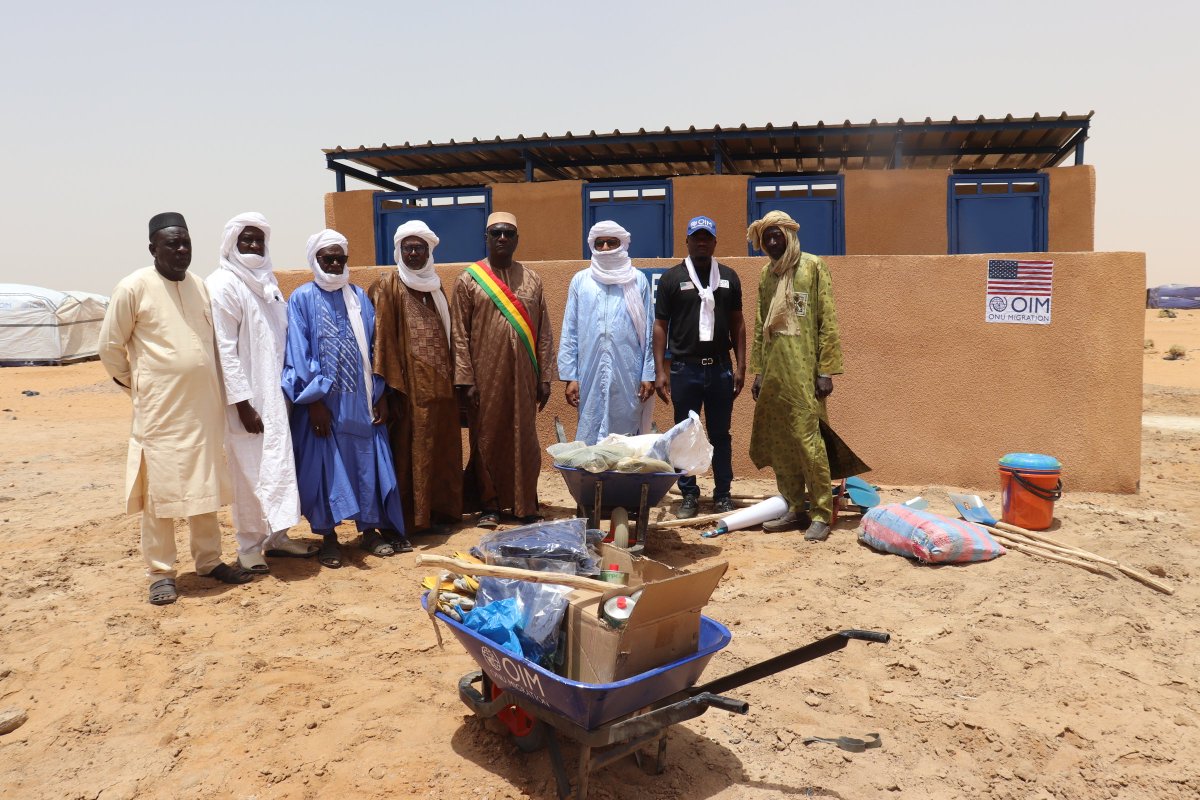 OIMMali's tweet image. 📍Gao | L’OIM a construit 2 blocs de latrines durables (3 cabines + 1 douche chacun) sur le site des PDIs d’Aldjanabandia Extension.
Financé par le Gouvernement des États-Unis, ce projet améliore l’accès à des services d’assainissement sûrs et dignes pour 150 bénéficiaires.
#WASH