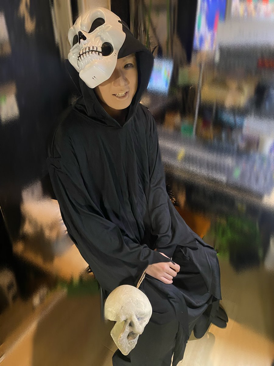 3月桃の湯　高橋茂紀責任公演
1ヶ月ありがとうございました！
またお会いする日まで、ごきげんよぉ〜🌸

写真は
おっかさんと、
楽屋に現れた死神さんたち(許可済み)
