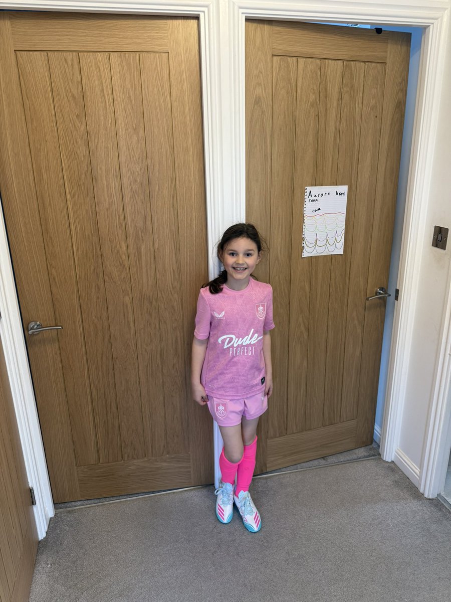 JoshuaDaniels25's tweet photo. When football starts at 5 but you can't wait another 4 hours to get your new kit and boots on 😍. Repping the Clarets in the middle of South Yorkshire 💪😂 @BurnleyOfficial @BurnleyFCWomen @DudePerfect @JJWatt #TwitterClarets #BurnleyFC #UTC #DudePerfect https://t.co/3qUpaPA2XQ