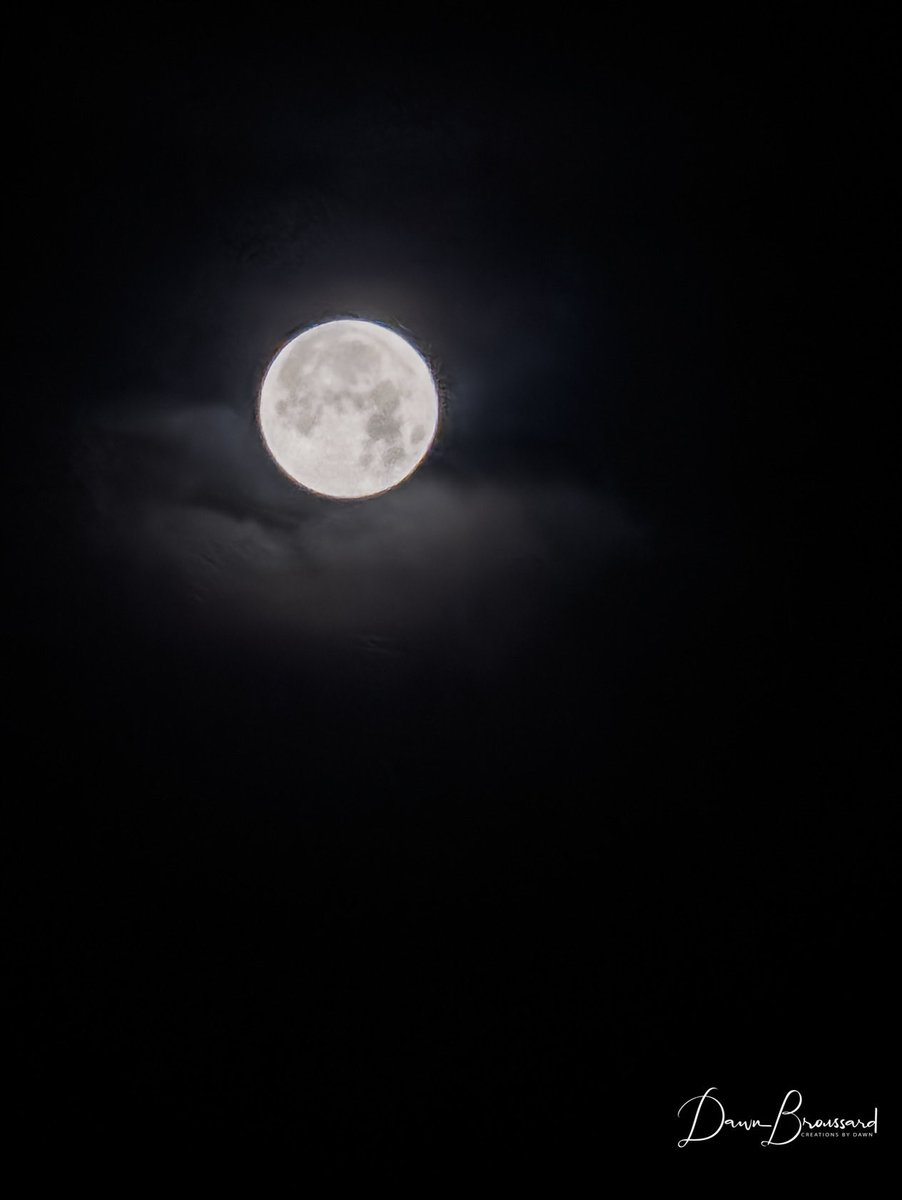 Dabrou200's tweet photo. Didn’t get to catch it last night, but still pretty amazing this morning. Makes you want to just sit & enjoy the quiet & peace of the man in the moon. #iphonephotography #fyp #maninthemoon https://t.co/WcKmo4H2cv
