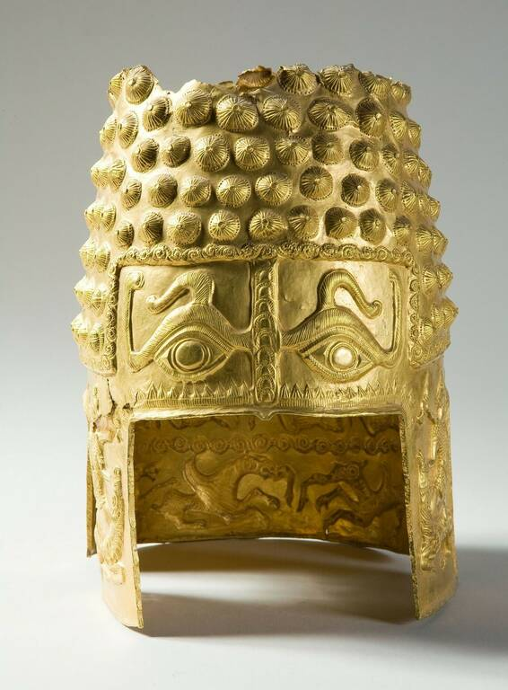 _Treasure_Kings's tweet image. Dutch police just recovered the famous Romanian 🇷🇴#gold helmet (Cotofenesti) stolen from Drents #Museum last year.