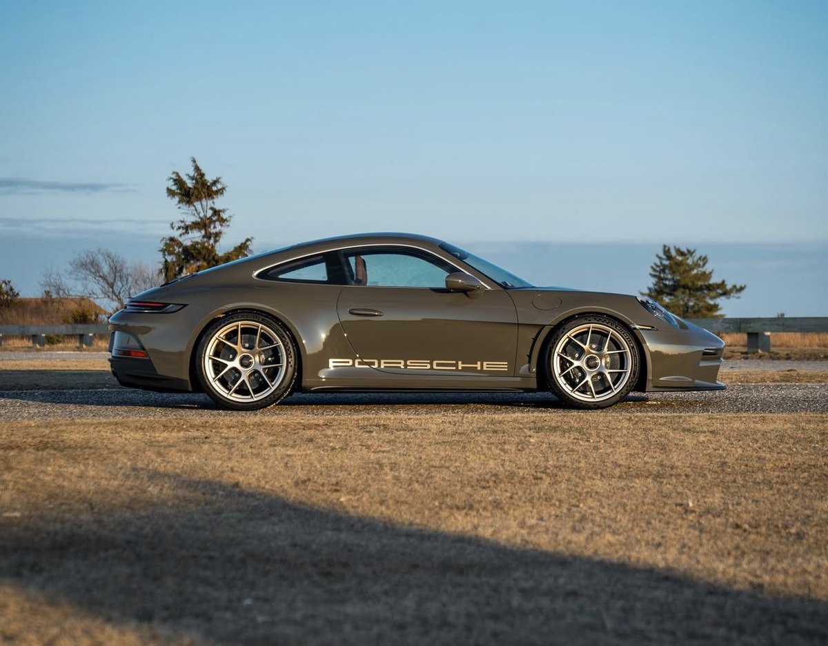 Porsche Club tweet media