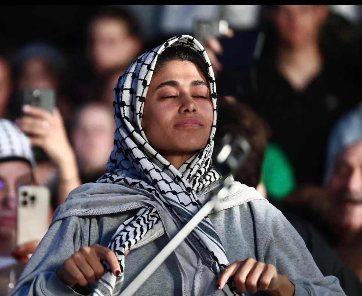 LeDoareCh's tweet image. Son fond de commerce : haine et destruction d’Israel.
Elle devrait être condamnée depuis longtemps

Rima Hassan en garde à vue pour apologie du terrorisme tweet 26/03 où elle rend hommage à Kōzō Okamoto, terroriste ayant massacré 26 passagers à l’aéroport Ben Gourion
#RimaHassan