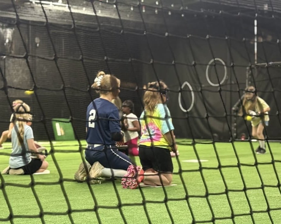 bbingram88's tweet photo. I absolutely love working with younger athletes! The Southern Slammerz 2k17 8U team will be ready for their next tournament! 
🥎 💪 https://t.co/Irdcv8m7c0