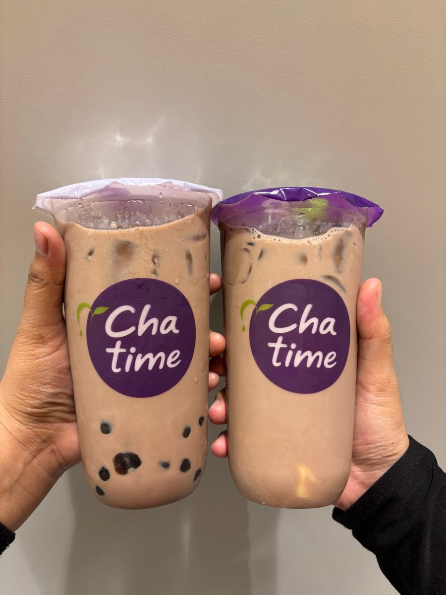 chizuokaa's tweet photo. sudah minum yg manis" belum hari ini chatime hazelnut chocolate milk tea emg juara🤤 cek siapa tau di shopeefood kalian ada diskon gess
https://t.co/dwLj7t6RLX https://t.co/gGX9NSQa2b