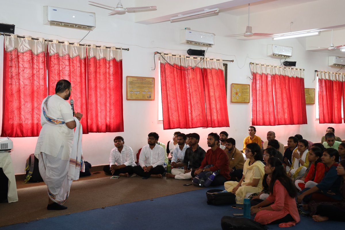 Vidwatsaptapadi !
Students’ beloved teacher, Dr. Srinivas Jammalamadaka Garu, engaged in an enriching interaction with students on the Research Scopes  in Indian Knowledge Systems (IKS) during the Shastra Dipika Vyakhyan organized by the Shastravidya Gurukulam.
<a href="/jamvasu/">Srinivas Jammalamadaka</a>