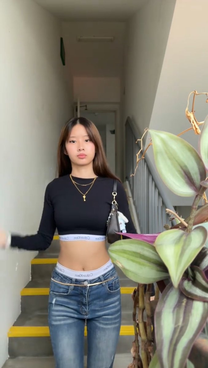 sg midriffs tweet media