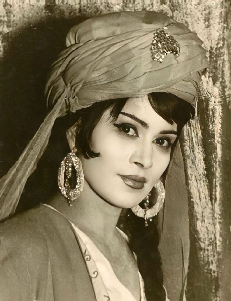ExplorerMoment's tweet photo. Azerbaijani woman https://t.co/zTj4KksNra