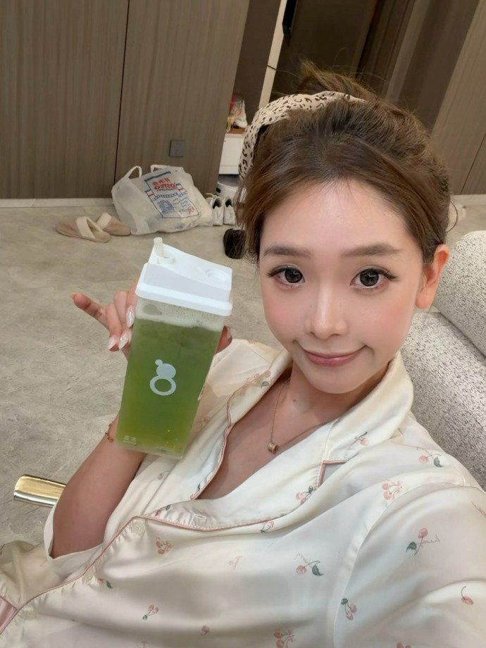 🥥 tweet media
