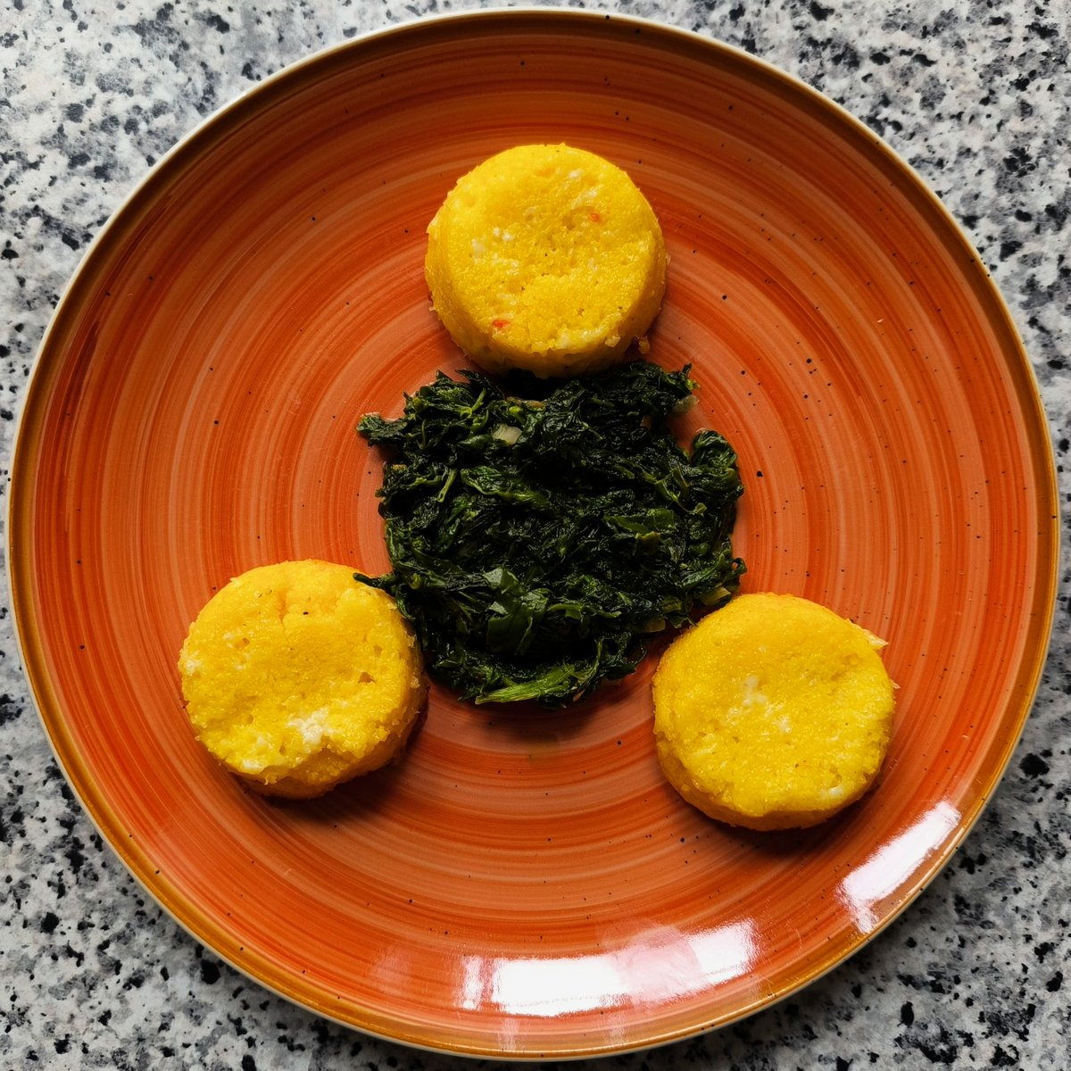 MikeKocht's tweet photo. Passend zum heutigen Tag gibt es "meine" #Muffins (nur der Form wegen) aus #Polenta mit #Spinat
Schon etwas cremig (Schlagobers/Sahne) aber ganze Blätter
Schmeckt ganz ohne Fleisch!
https://t.co/G0CcdbCyxe https://t.co/6BsoKrySDa