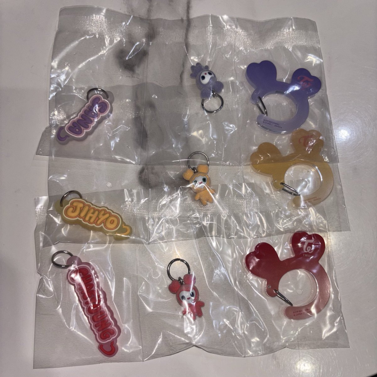 PenguMomo's tweet photo. TWICE ガチャガチャ 交換 
TWICE LOVELYS
アクリルカラビナフロッキーマスコット

【譲】
🧡ジヒョ
💜サナ
❤️チェヨン

【求】
ミナグッズなんでも
買取

国立25.28もしくは都内手渡し希望
お気軽にお声掛けください🌸

＃TWICE交換 https://t.co/nShCwdDkOe