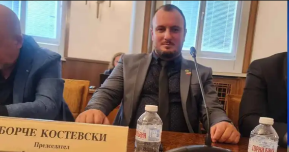 NOB1114958's tweet photo. ДАли ова копиле е Педофилот од Струга ???
Ајде луѓе инфо , да го направиме славен , не мислете дека во идризо браќата немаат фејзбуци и твитери https://t.co/QxmxXnCchR